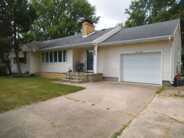 911 S Powell Road, Essexville, MI 48732