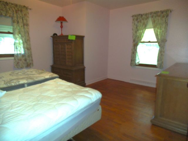 911 S Powell Road, Essexville, MI 48732