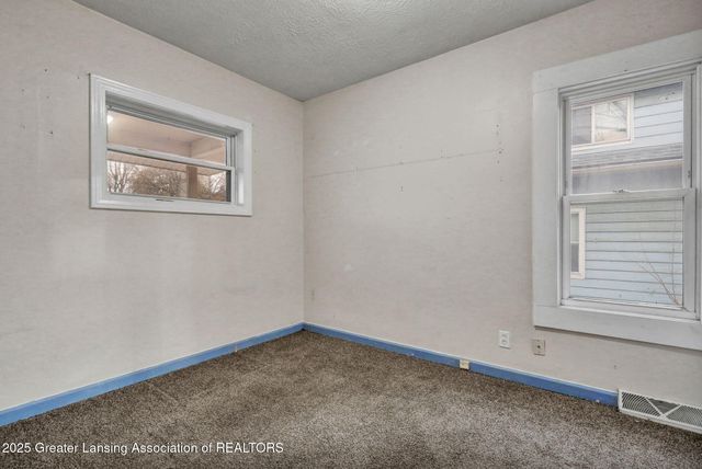 910 S Holmes Street, Lansing, MI 48912