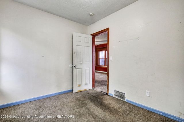 910 S Holmes Street, Lansing, MI 48912