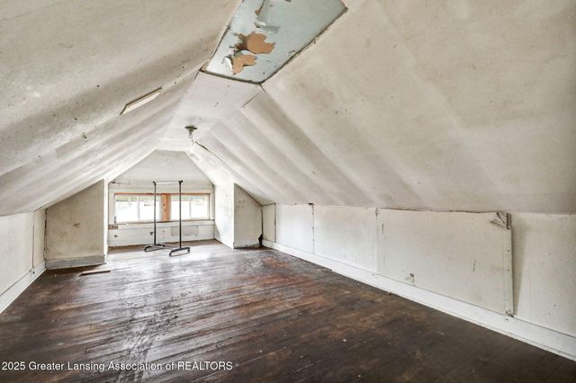 910 S Holmes Street, Lansing, MI 48912