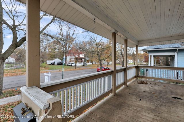 910 S Holmes Street, Lansing, MI 48912