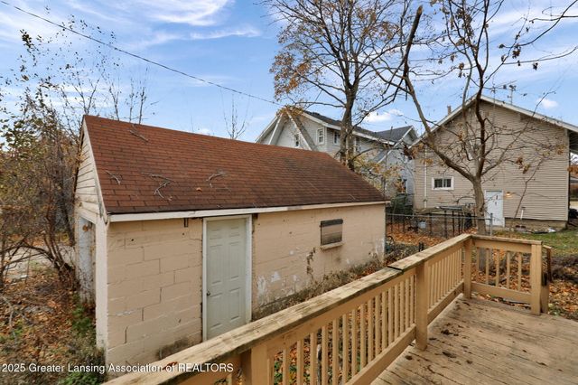 910 S Holmes Street, Lansing, MI 48912