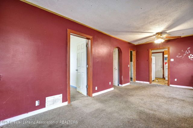 910 S Holmes Street, Lansing, MI 48912