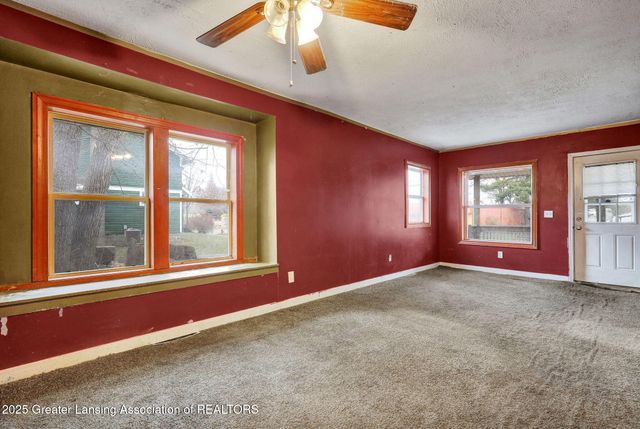 910 S Holmes Street, Lansing, MI 48912