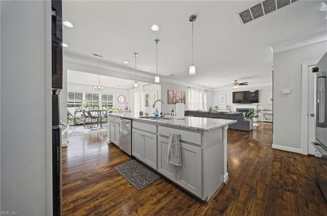 3204 Hector LN, Chesapeake, VA 23323