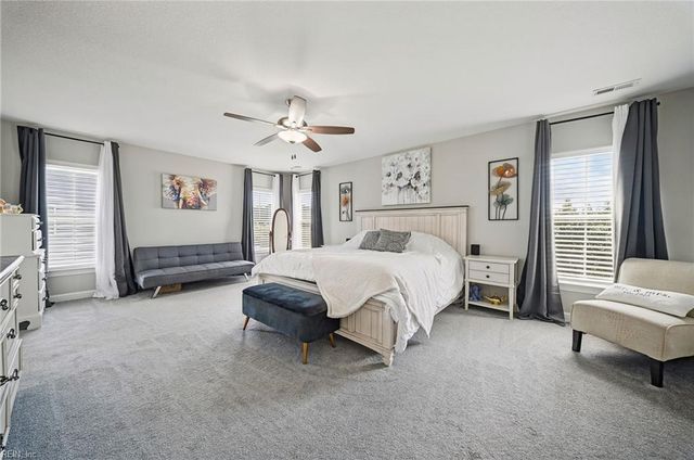 3204 Hector LN, Chesapeake, VA 23323