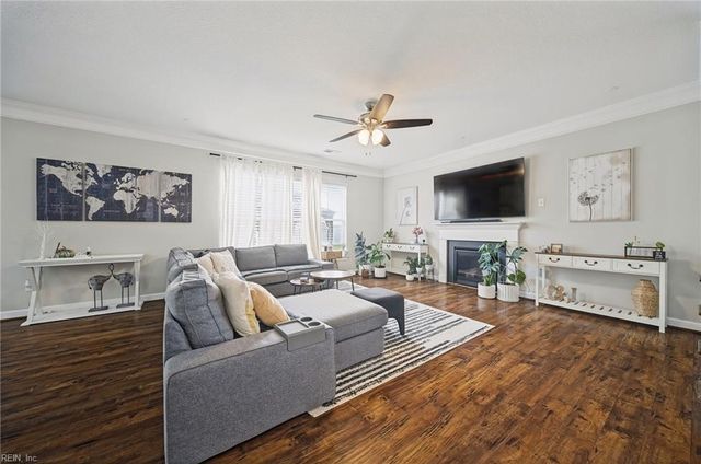 3204 Hector LN, Chesapeake, VA 23323