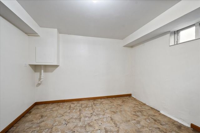 6707 N Whipple Street, Chicago, IL 60645