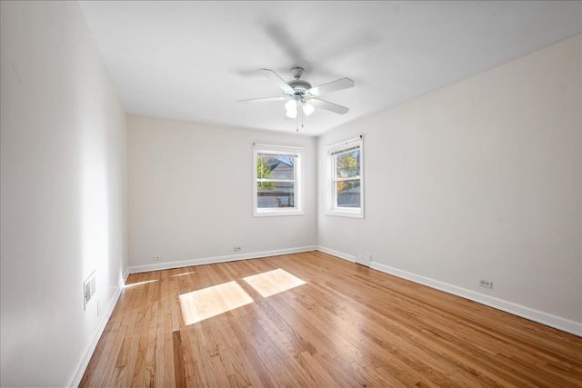 6707 N Whipple Street, Chicago, IL 60645