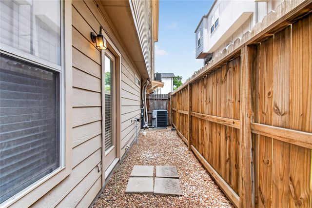 1318 Goliad Street, Houston, TX 77007