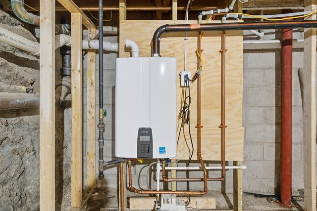 400 Adams St A, Milton, MA 02186