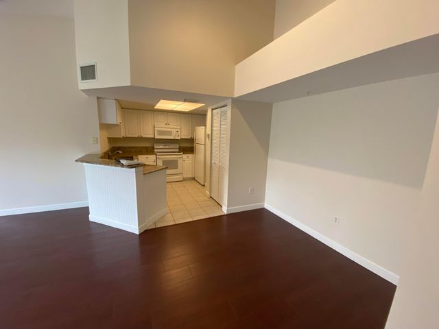 1100 S CRESTWOOD Court S 1117, Royal Palm Beach, FL 33411