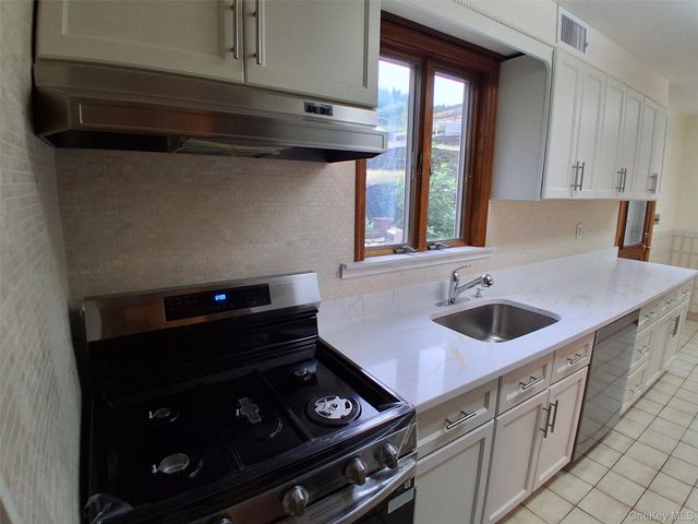 16 Richardson Place, Eastchester, NY 10709