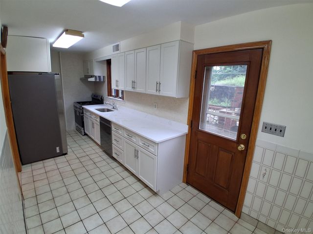16 Richardson Place, Eastchester, NY 10709