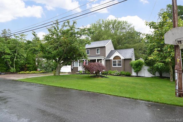 19 Fountain Road, Rocky Point, NY 11778