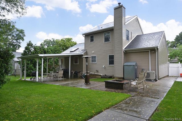 19 Fountain Road, Rocky Point, NY 11778