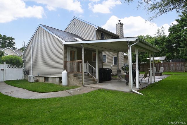 19 Fountain Road, Rocky Point, NY 11778