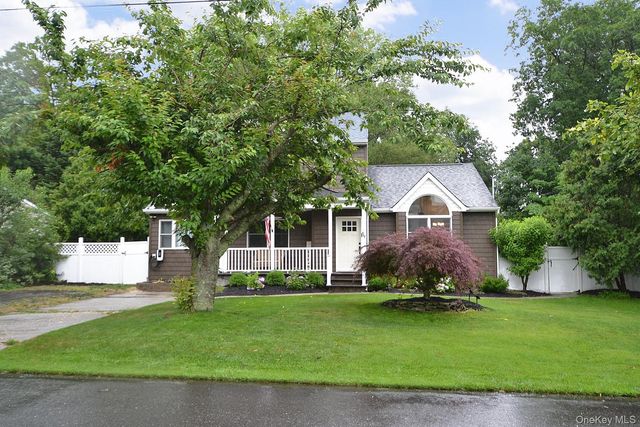 19 Fountain Road, Rocky Point, NY 11778
