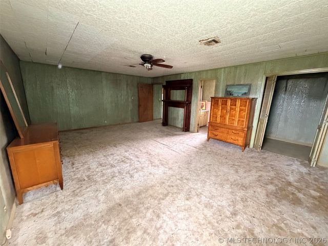 28390 S 196th Road, Henryetta, OK 74437