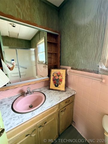 28390 S 196th Road, Henryetta, OK 74437