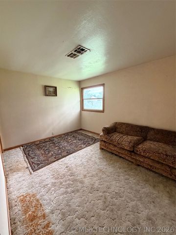 28390 S 196th Road, Henryetta, OK 74437