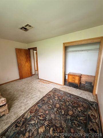 28390 S 196th Road, Henryetta, OK 74437