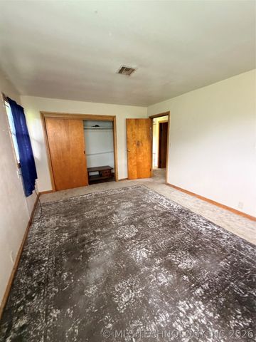28390 S 196th Road, Henryetta, OK 74437