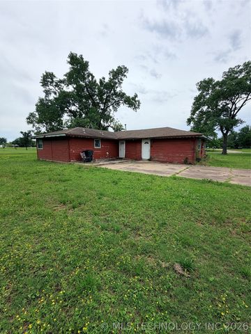 28390 S 196th Road, Henryetta, OK 74437