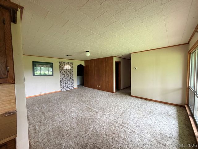 28390 S 196th Road, Henryetta, OK 74437