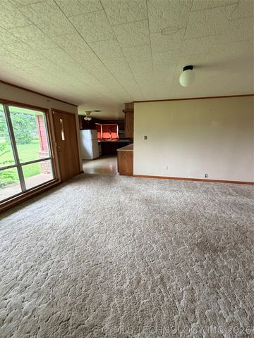 28390 S 196th Road, Henryetta, OK 74437