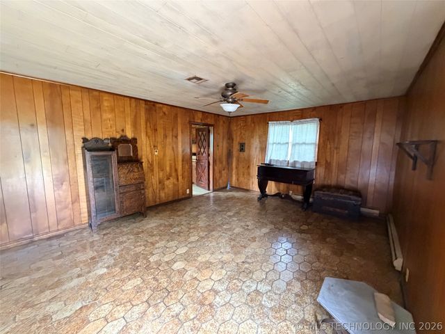28390 S 196th Road, Henryetta, OK 74437