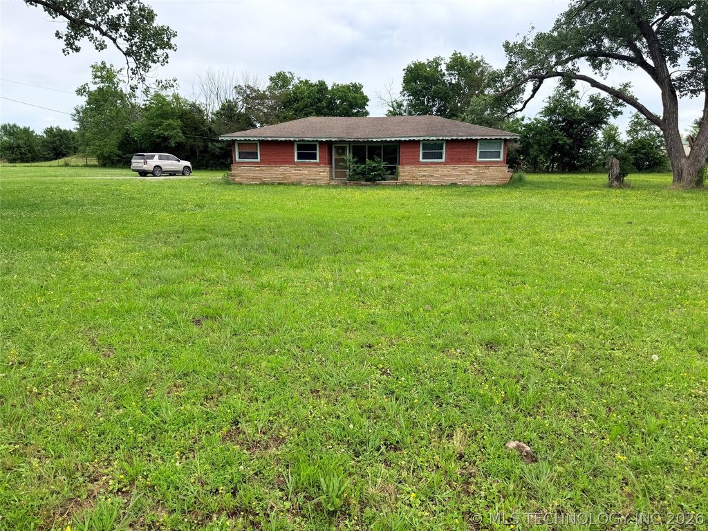 28390 S 196th Road, Henryetta, OK 74437