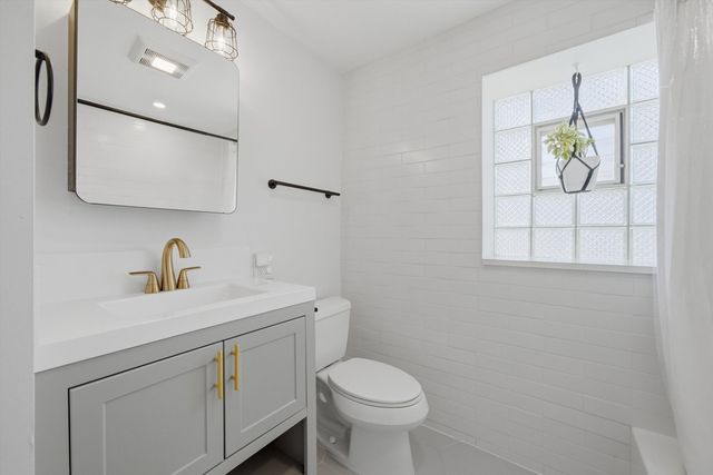 2737 W Leland Avenue 1W, Chicago, IL 60625