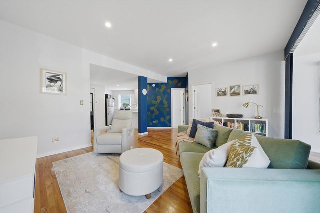 2737 W Leland Avenue 1W, Chicago, IL 60625