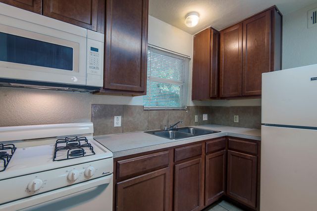 6810 Westover Street 14, Houston, TX 77087