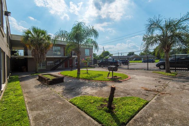 6810 Westover Street 14, Houston, TX 77087