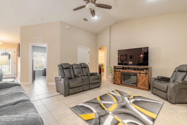 11 Robin Place, Palm Coast, FL 32164