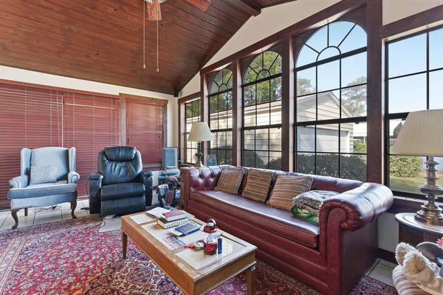 1996 Lake Point Lane, Tallahassee, FL 32310