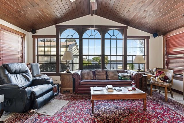 1996 Lake Point Lane, Tallahassee, FL 32310