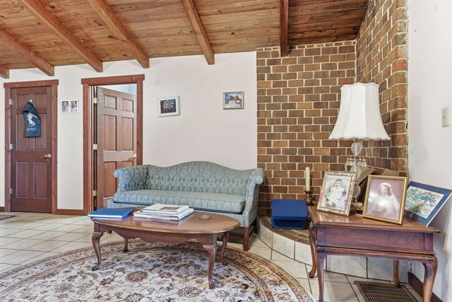 1996 Lake Point Lane, Tallahassee, FL 32310