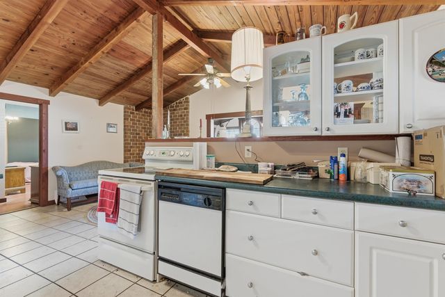 1996 Lake Point Lane, Tallahassee, FL 32310