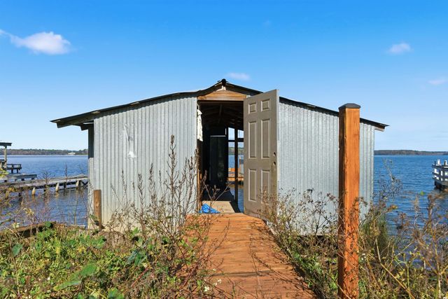 1996 Lake Point Lane, Tallahassee, FL 32310