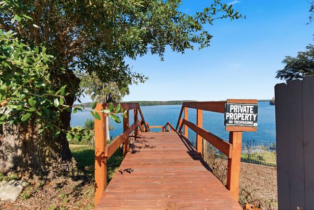 1996 Lake Point Lane, Tallahassee, FL 32310