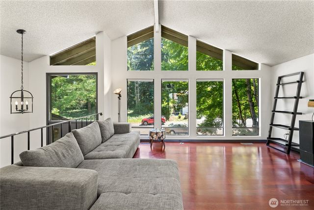 13106 NE 110th Place, Kirkland, WA 98033