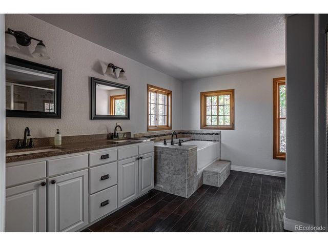952 Steamboat Valley Rd, Lyons, CO 80540