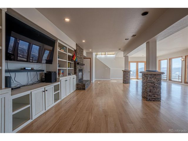 952 Steamboat Valley Rd, Lyons, CO 80540