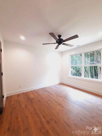 12 Overbrook Place, Asheville, NC 28805