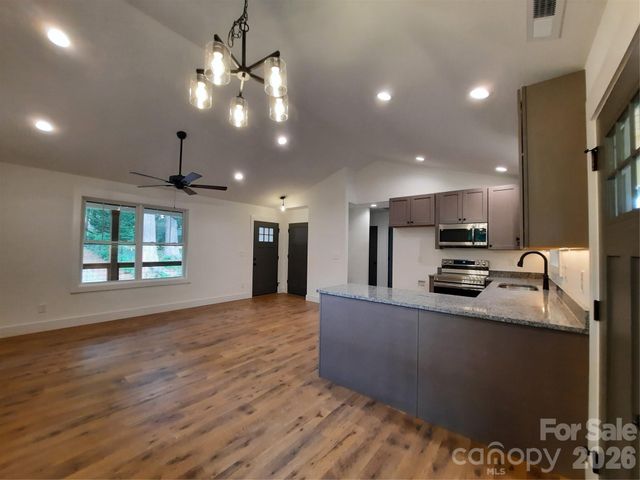 12 Overbrook Place, Asheville, NC 28805