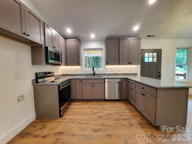 12 Overbrook Place, Asheville, NC 28805